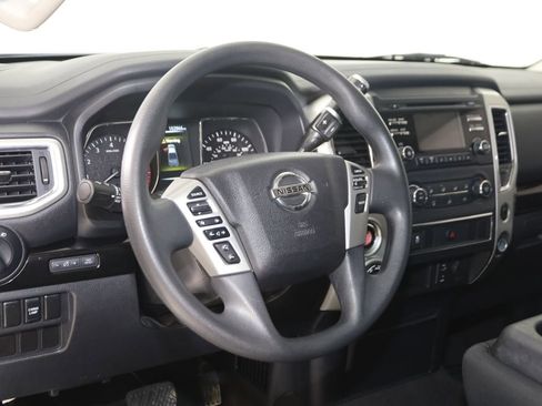Used 2017 Nissan Titan SV AWD/4WD image 6