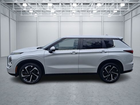 Used 2024 Mitsubishi Outlander SE AWD/4WD image 2