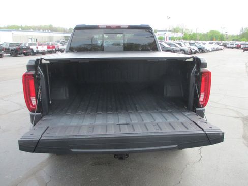 Used 2024 GMC Sierra 1500 AT4 w/ Technology Package image 8
