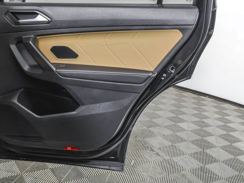 Used 2023 Volkswagen Tiguan SE image 42