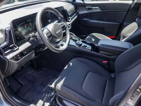 Used 2025 Kia Sportage LX FWD image 14