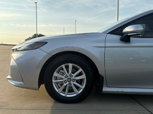 Used 2025 Toyota Camry LE w/ Convenience Package FWD image 5