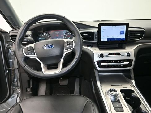 Used 2023 Ford Explorer XLT w/ Equipment Group 202A RWD image 16