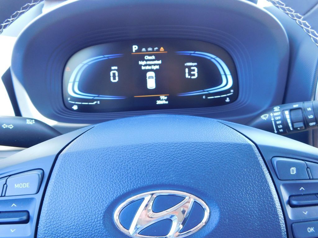 Used 2025 Hyundai Venue Limited FWD image 30