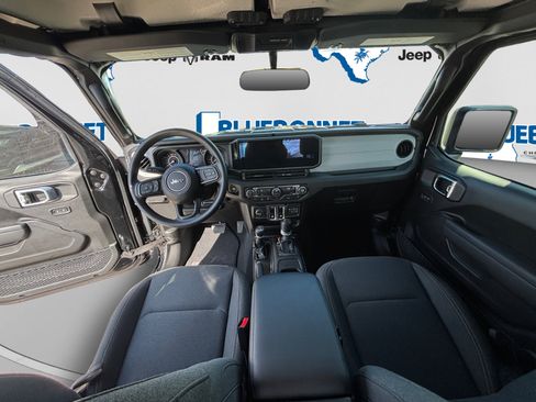 Used 2026 Jeep Wrangler Sport AWD/4WD image 12