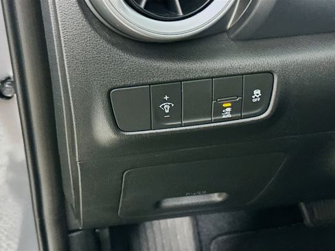 Used 2023 Hyundai Kona SE image 17