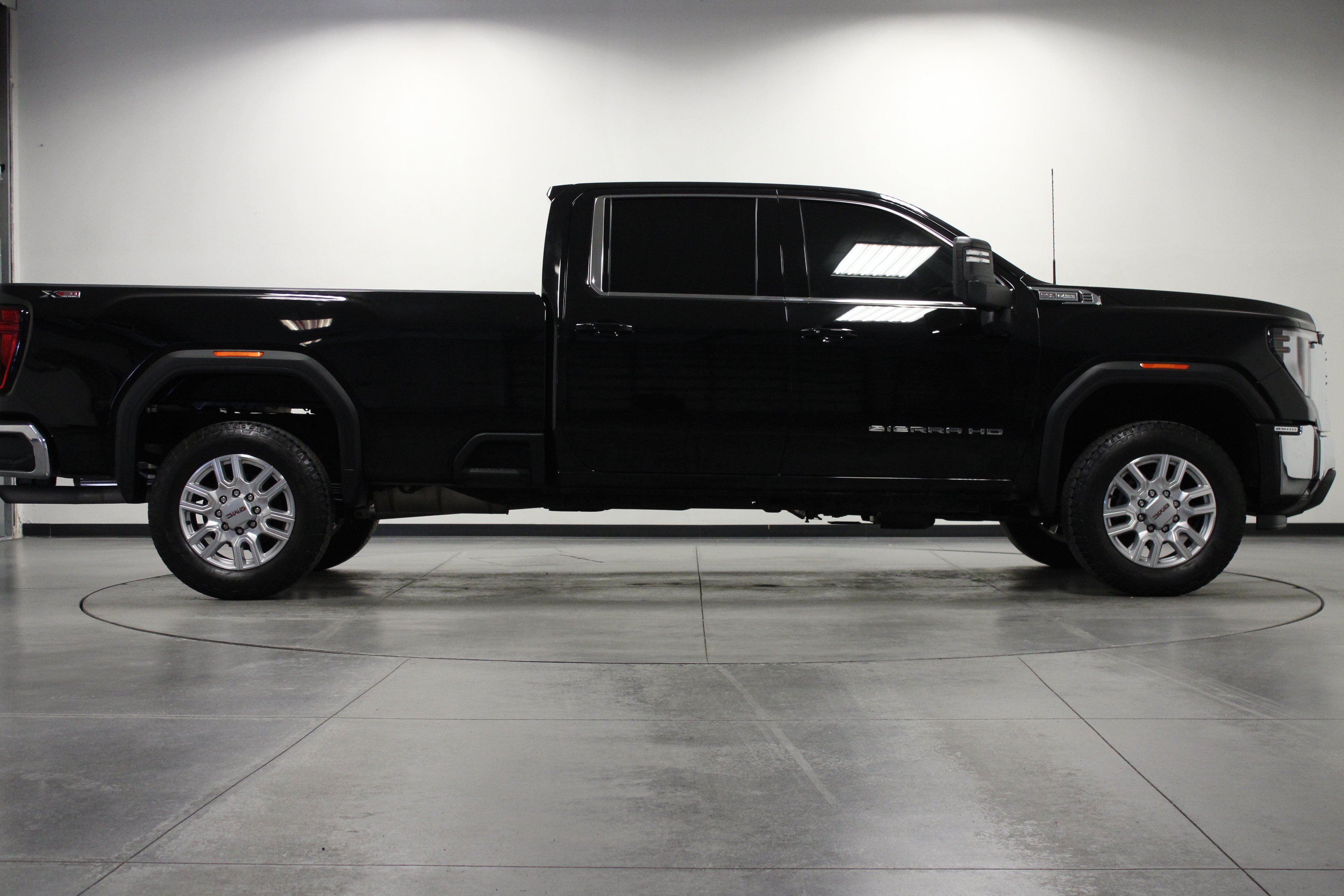 Used 2024 GMC Sierra 2500 SLE AWD/4WD image 3