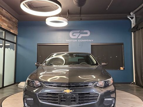 Used 2017 Chevrolet Malibu LT w/ Leather Package FWD image 8