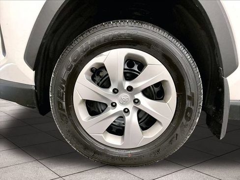 Used 2025 Toyota RAV4 LE AWD/4WD image 8