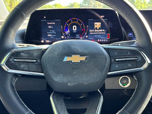 Used 2025 Chevrolet Traverse LT FWD image 14