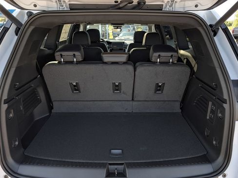 New 2026 GMC Acadia Denali Ultimate w/ LPO, Floor Liner Package AWD/4WD image 28