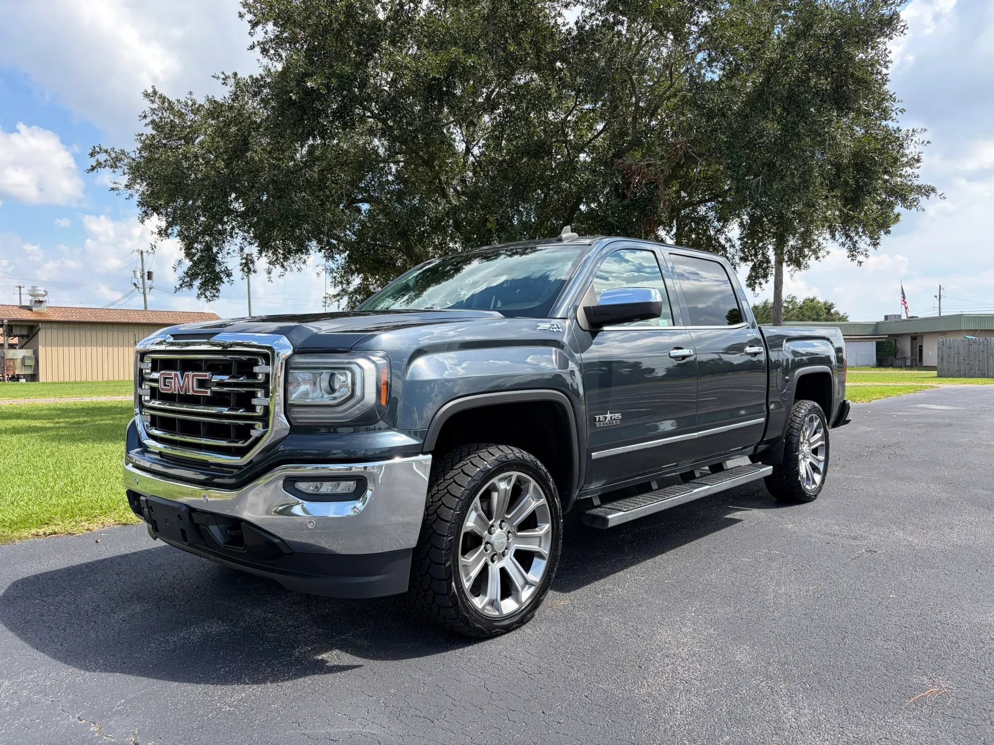 Used 2018 GMC Sierra 1500 SLT w/ Texas SLT Premium Package AWD/4WD image 2