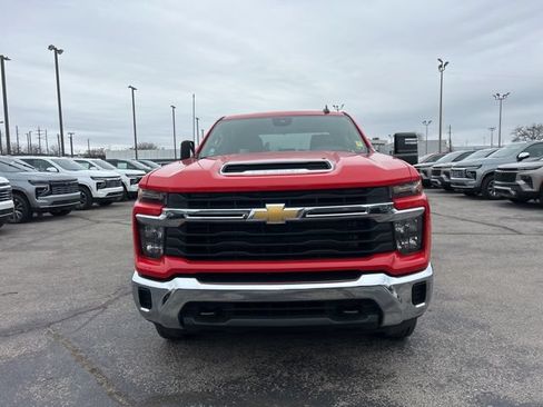 Used 2024 Chevrolet Silverado 2500 LT AWD/4WD image 8