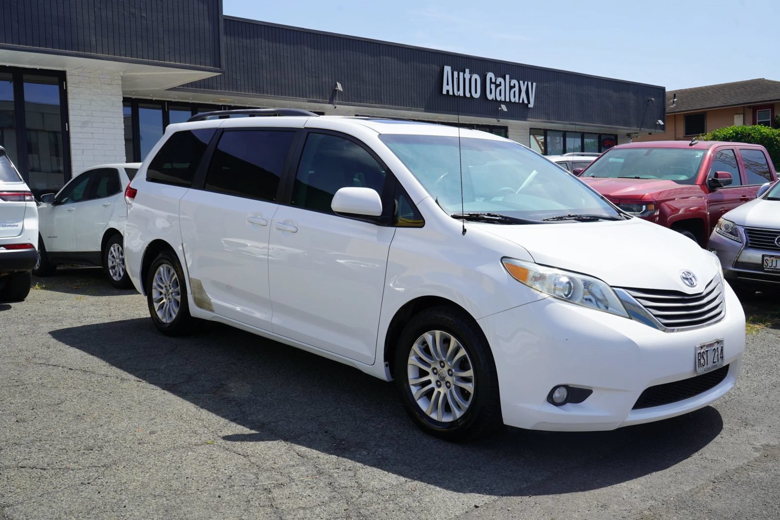 Used 2012 Toyota Sienna XLE FWD image 3