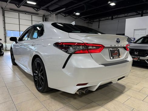 Used 2021 Toyota Camry XSE w/ Navigation Upgrade Package FWD image 4
