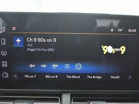 Used 2025 Chevrolet Trax LT w/ LT Convenience Package image 25