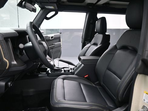 New 2026 Ford Bronco Badlands image 9
