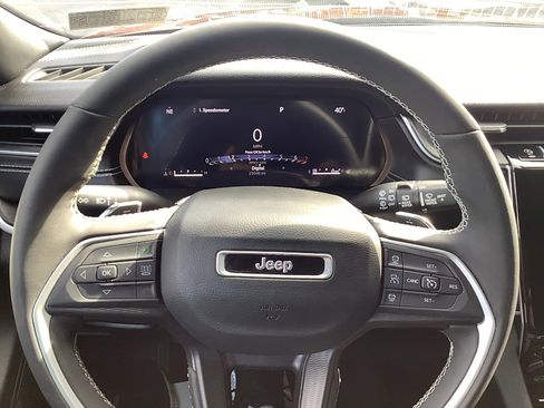 Certified 2024 Jeep Grand Cherokee Altitude AWD/4WD image 11