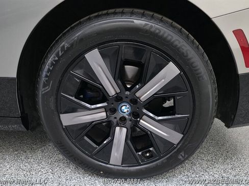 Used 2023 BMW iX xDrive50 w/ Sport Package AWD/4WD image 40