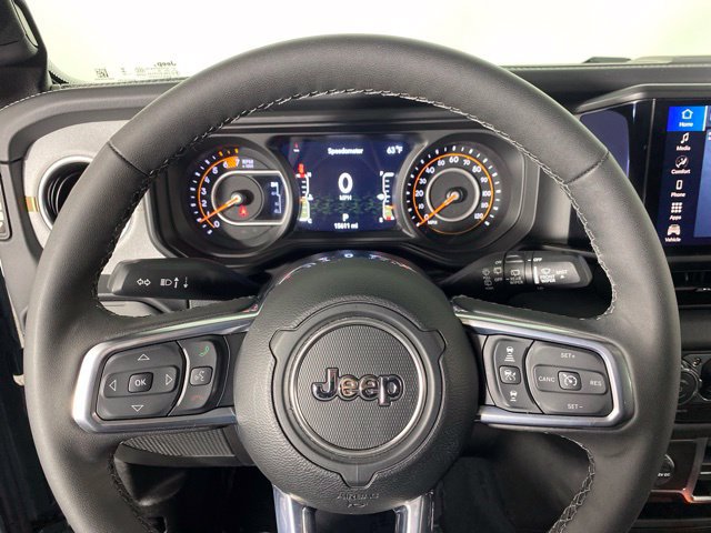 Used 2026 Jeep Wrangler Unlimited Sahara AWD/4WD image 22