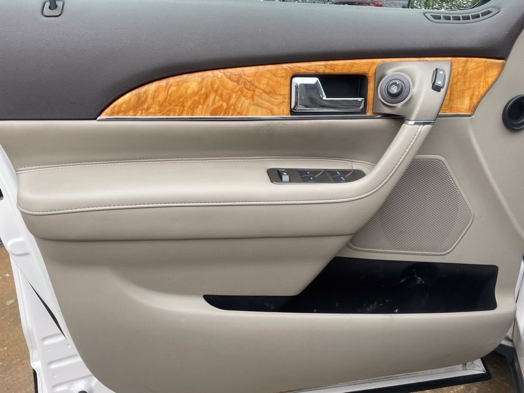 Used 2015 Lincoln MKX FWD w/ Equipment Group 102A image 17