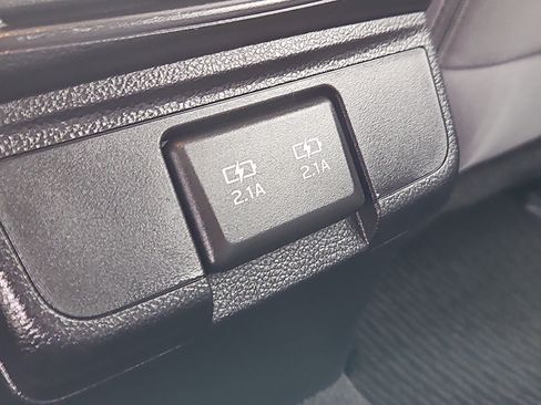 Used 2019 Subaru Outback 2.5i Premium image 11