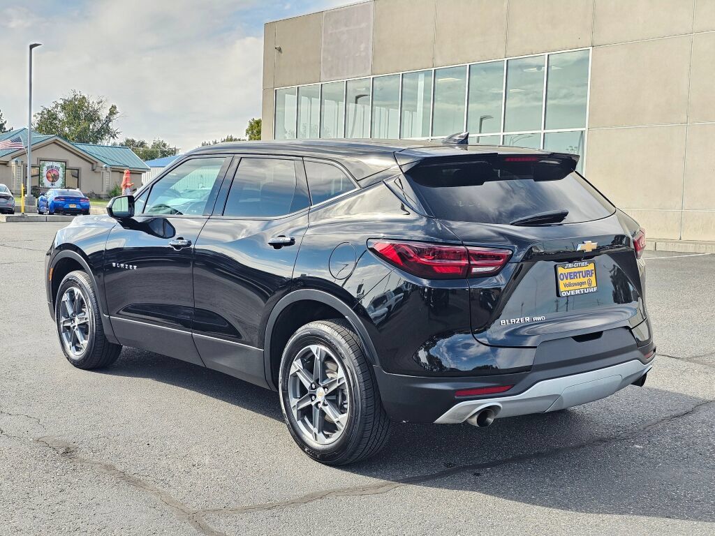 Used 2025 Chevrolet Blazer LT AWD/4WD image 4
