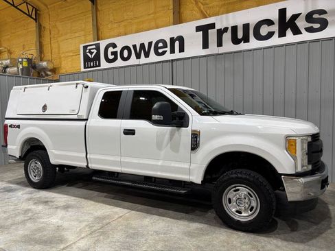 Used 2017 Ford F250 XL w/ Power Equipment Group AWD/4WD image 3