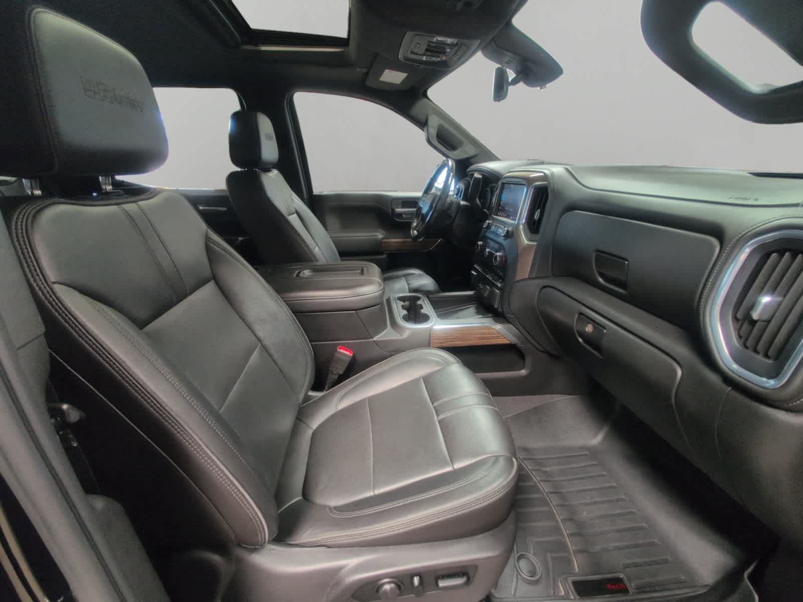 Used 2019 Chevrolet Silverado 1500 High Country w/ Technology Package AWD/4WD image 15