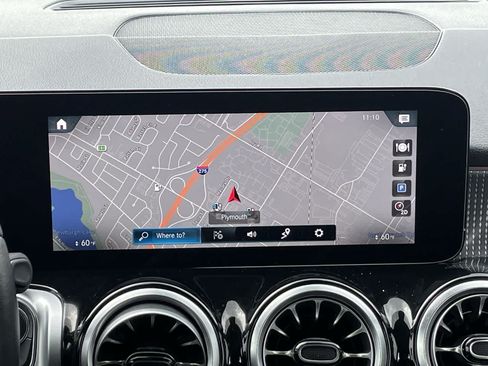 Used 2022 Mercedes-Benz EQB 350 4MATIC image 22