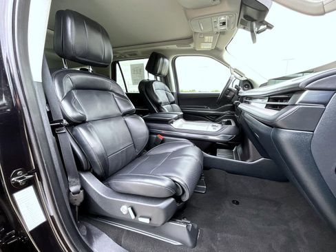 Used 2025 Lincoln Navigator Reserve AWD/4WD image 18