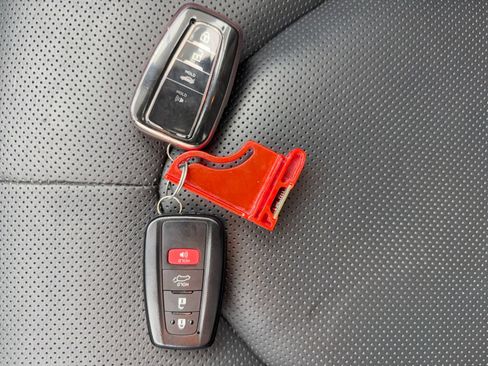 Used 2020 Toyota Highlander Platinum FWD image 58