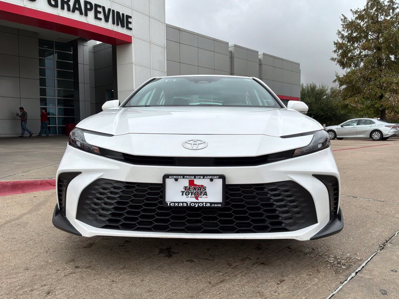 Used 2026 Toyota Camry SE FWD image 3