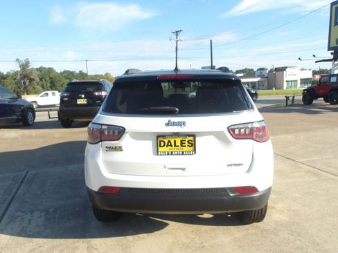 Used 2018 Jeep Compass Latitude w/ Popular Equipment Group image 12