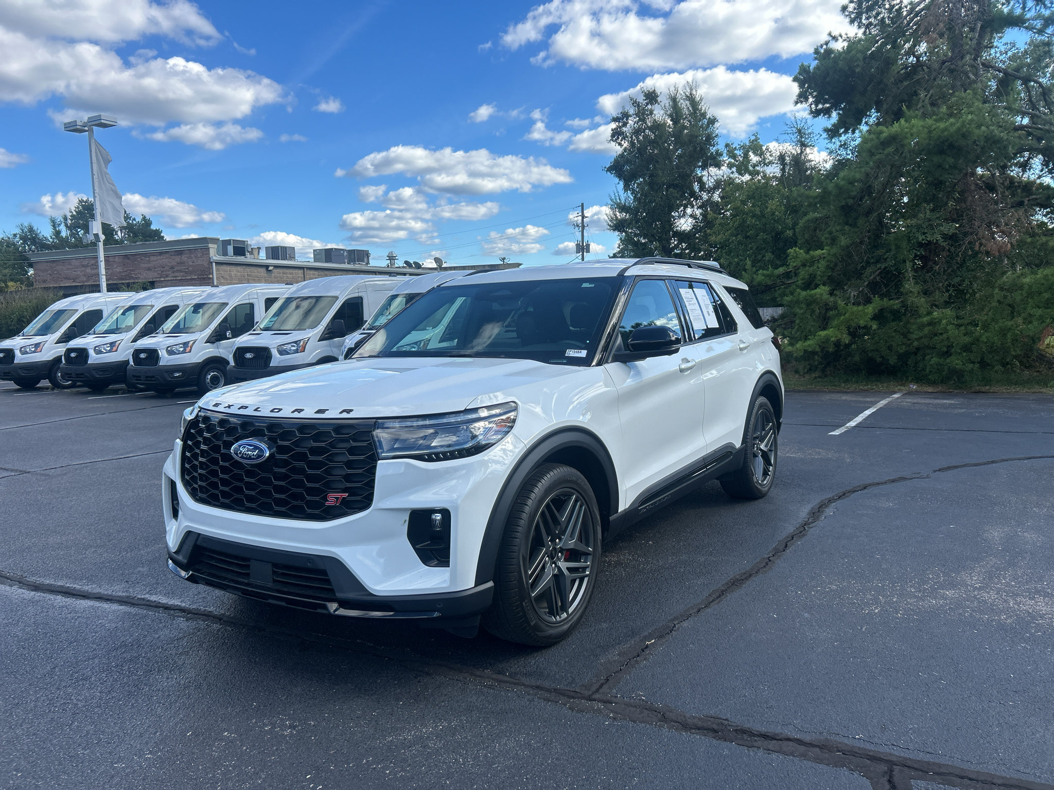 Used 2025 Ford Explorer ST RWD image 3