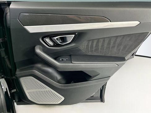 Used 2020 Lamborghini Urus AWD/4WD image 27