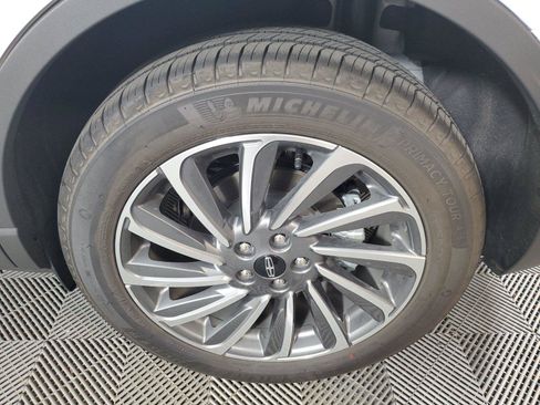 Used 2026 Lincoln Corsair Reserve w/ Rear Removable Package Tray FWD image 10
