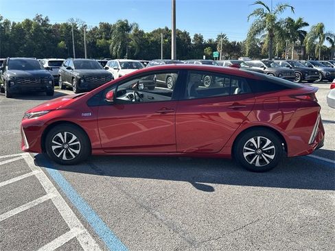 Used 2018 Toyota Prius Prime Plus image 9