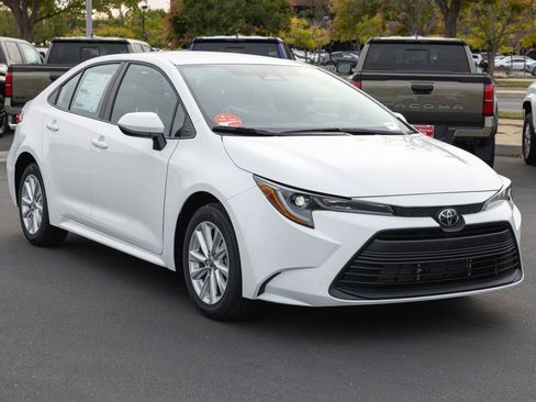 New 2026 Toyota Corolla LE w/ LE Premium Package FWD image 4