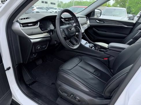 Certified 2023 Jeep Grand Cherokee Limited w/ Luxury Tech Group II AWD/4WD image 19