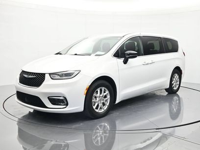 Used 2024 Chrysler Pacifica Touring