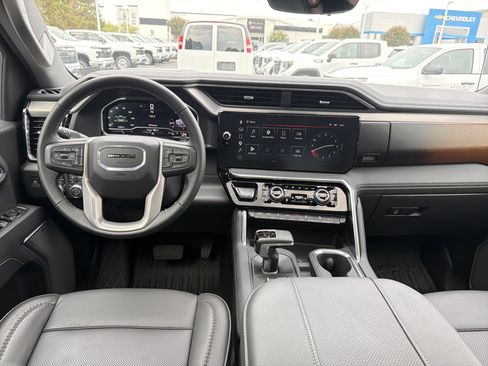 Used 2025 GMC Sierra 1500 Denali w/ Denali Reserve Package AWD/4WD image 30