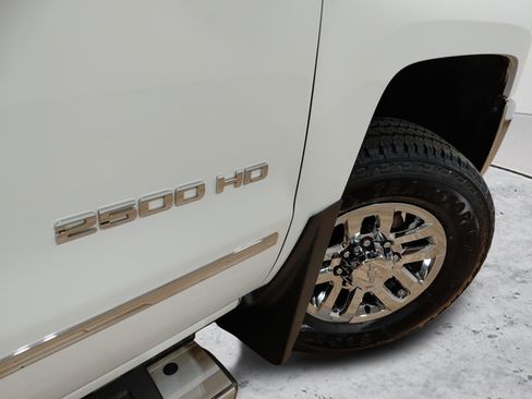 Used 2019 Chevrolet Silverado 2500 LTZ w/ Duramax Plus Package AWD/4WD image 10