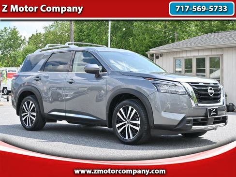 Used 2023 Nissan Pathfinder Platinum w/ Cargo Package AWD/4WD image 1