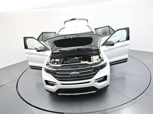 Used 2023 Ford Explorer XLT w/ Equipment Group 202A RWD image 43
