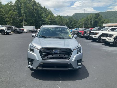 Used 2023 Subaru Forester Premium AWD/4WD image 2