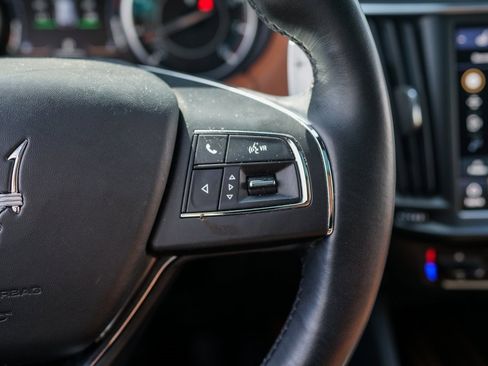 Used 2021 Maserati Levante S GranLusso image 28