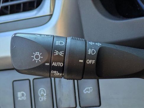 Used 2017 Toyota Highlander SE FWD image 9