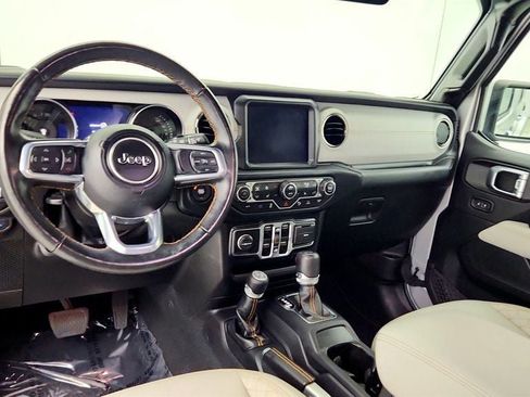 Used 2022 Jeep Wrangler Unlimited Sahara AWD/4WD image 12