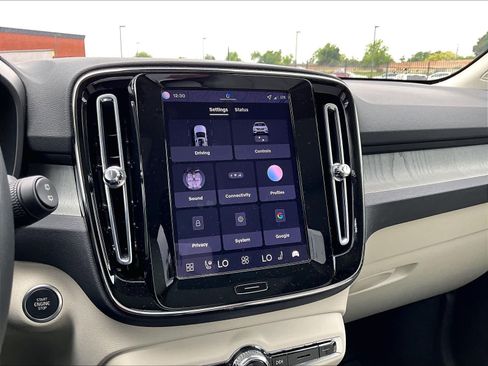 Used 2026 Volvo XC40 B5 Plus w/ Protection Package Premier image 38